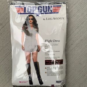 Halloween Top Gun costume worn once w/accessories